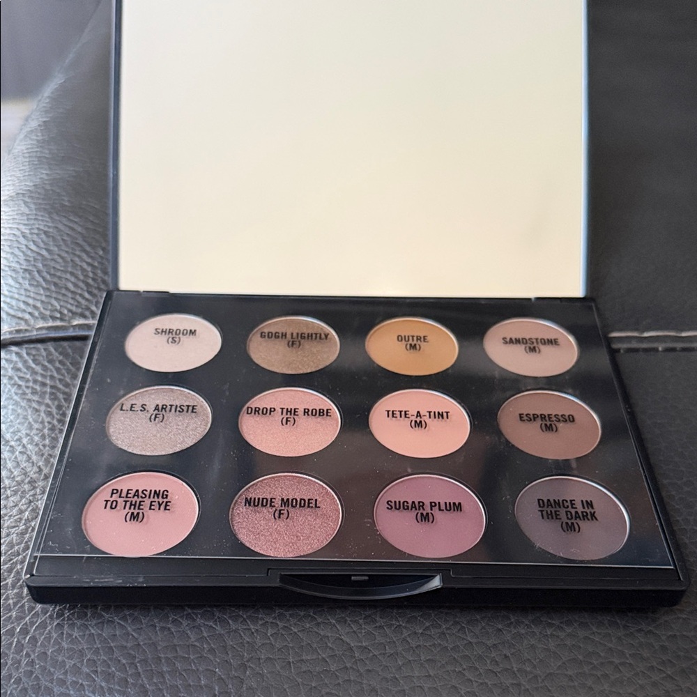 MAC Cosmetics Art Library Eyeshadow Palette - Nude Model - Picture 3 of 4